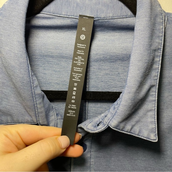 lululemon men’s athletica Blue chambray Comission Casual Button Down Shirt in XL - Picture 5 of 11
